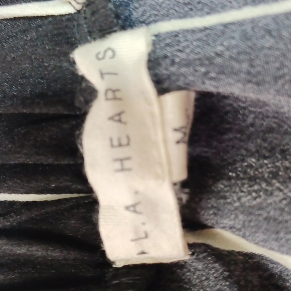 L.A. HEARTS 💕 WOMENS TOP SIZE M IN A BEAUTIFUL BLACK AND WHITE STRIPE ♥️ - Picture 8 of 8